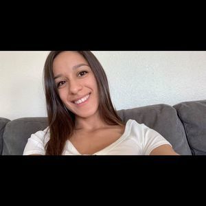 Meet your Posher, Casandra